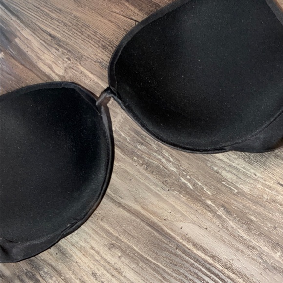 SKIMS Black Bra with Subtle Logo Detail - Picture 4 of 6